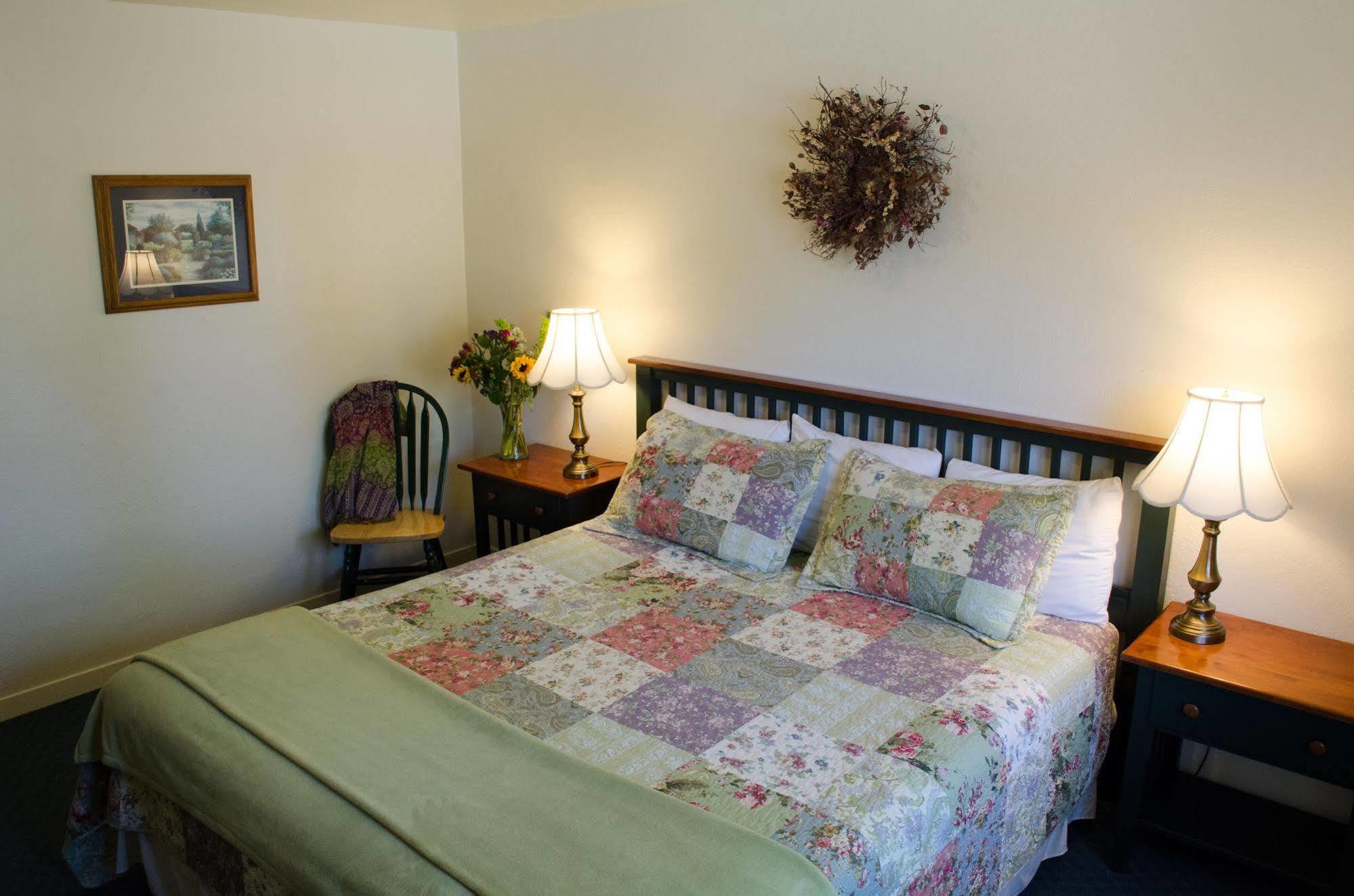 Inn Carlin'S Cottage Court 2*
