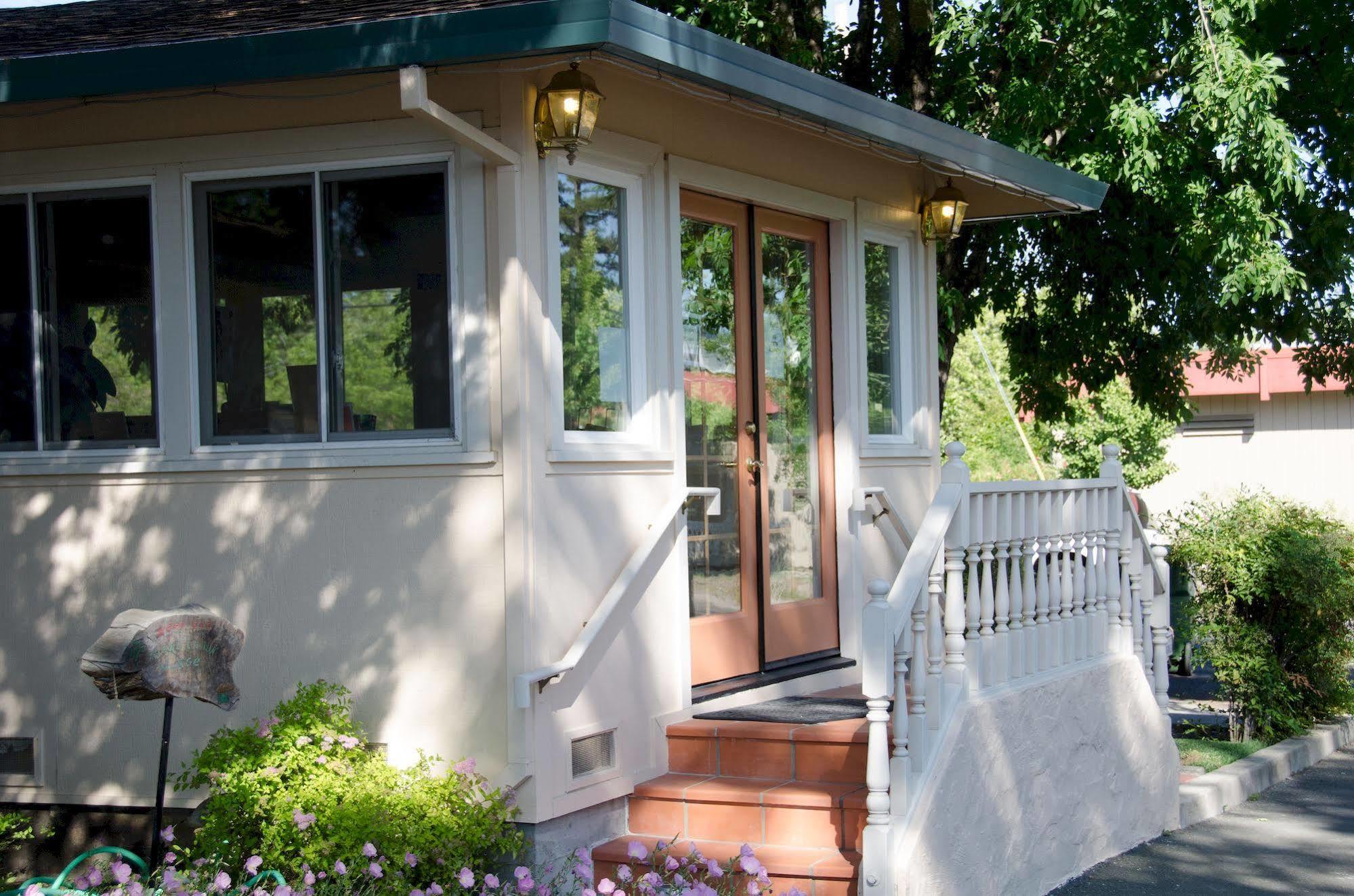 Inn Carlin'S Cottage Court 2*